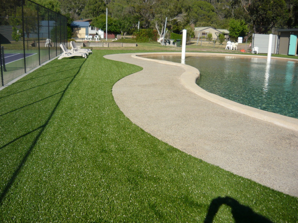 Synthetic Grass for Wet Areas Around Pools